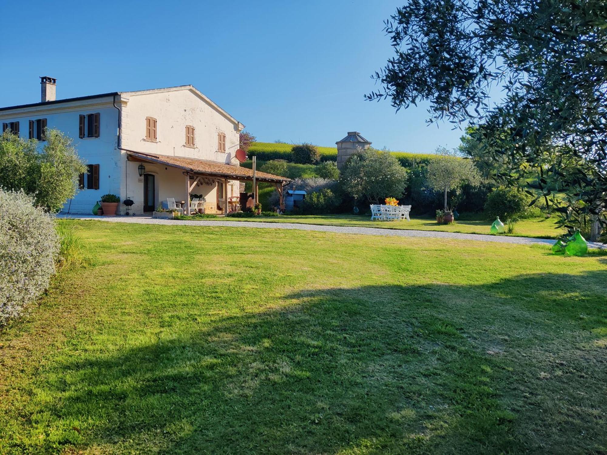 Rustico Del Bozzo Vendégház Castelleone di Suasa Kültér fotó