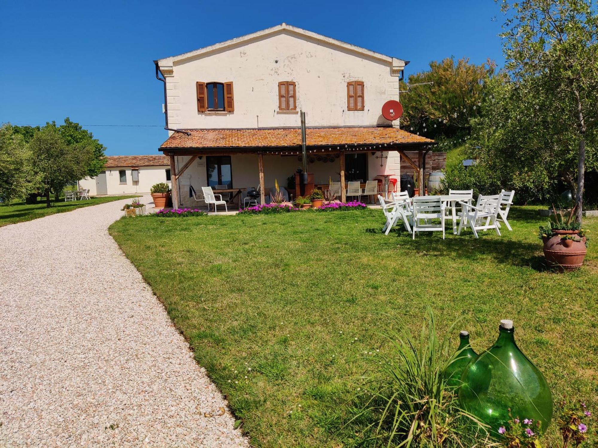 Rustico Del Bozzo Vendégház Castelleone di Suasa Kültér fotó